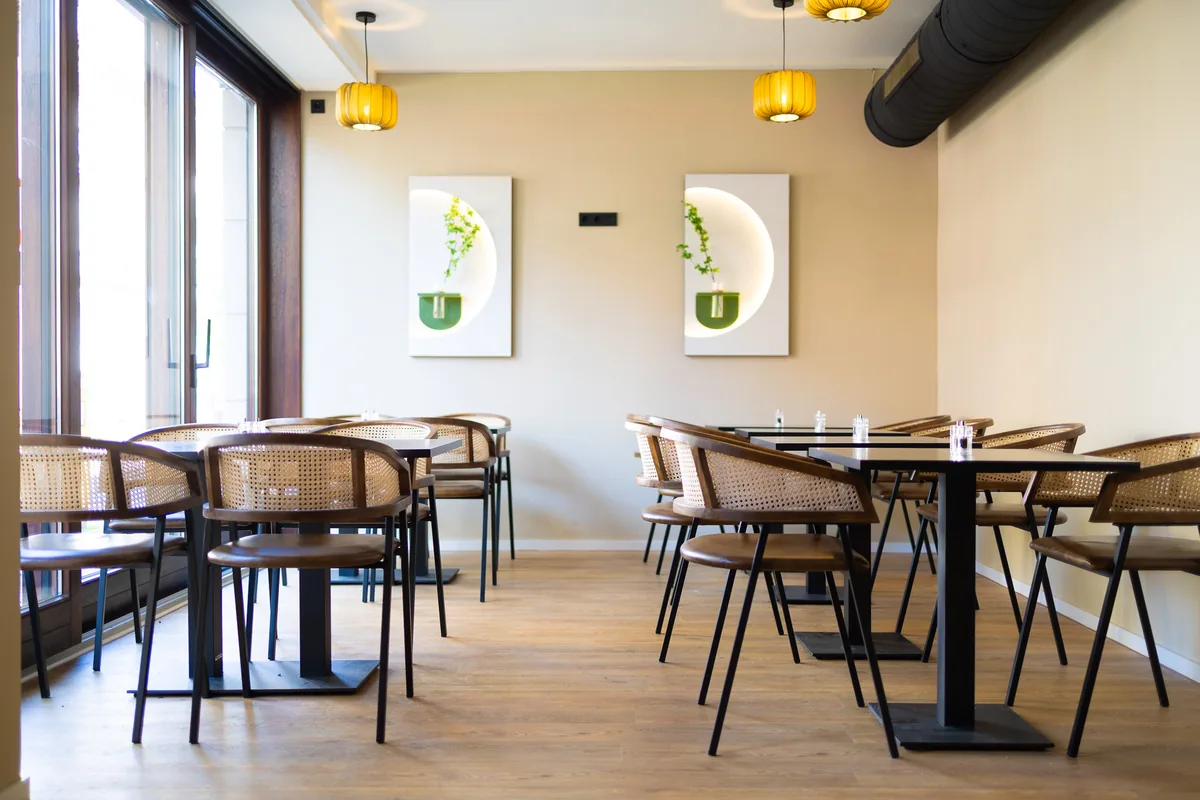 Gastraum und Sitzbereich im Café Masa Krefeld